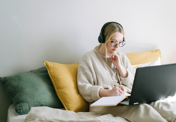 Affiliate Marketer setting up their website